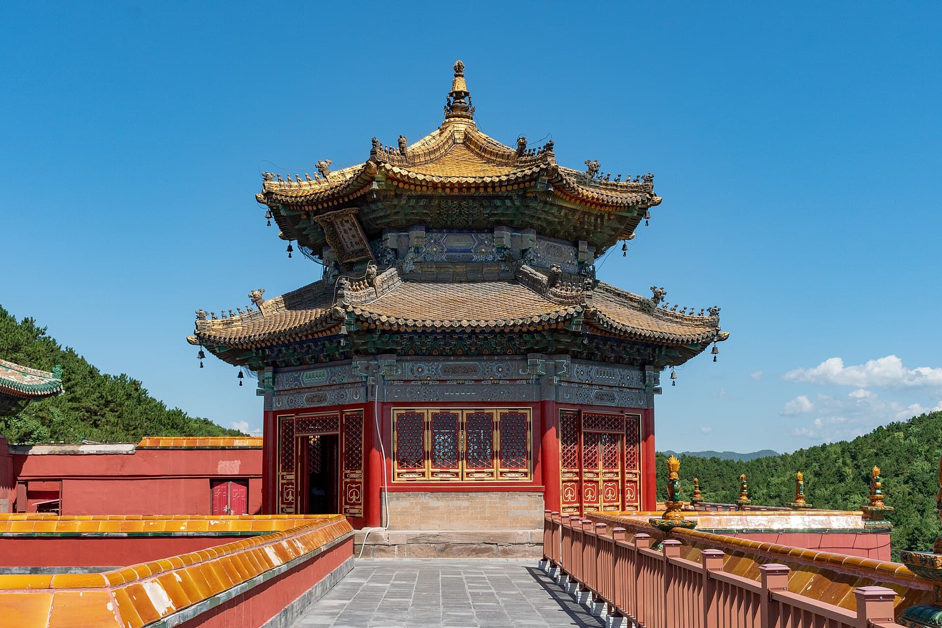Chengde is close enough to consider, but substantial enough to deserve more than a casual afterthought.