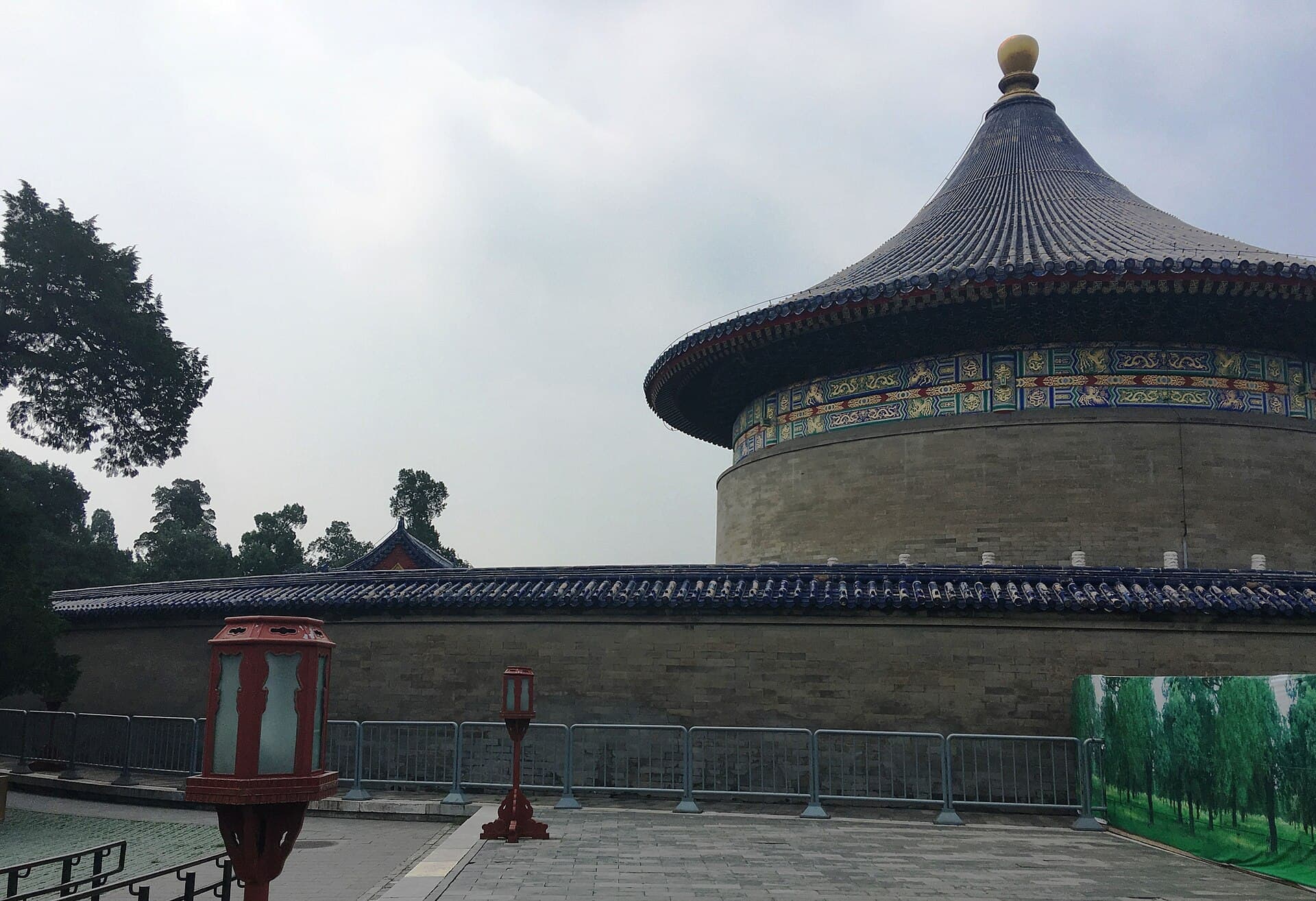 The Echo Wall and Imperial Vault add a more intimate layer after the grand blue-roofed hall.