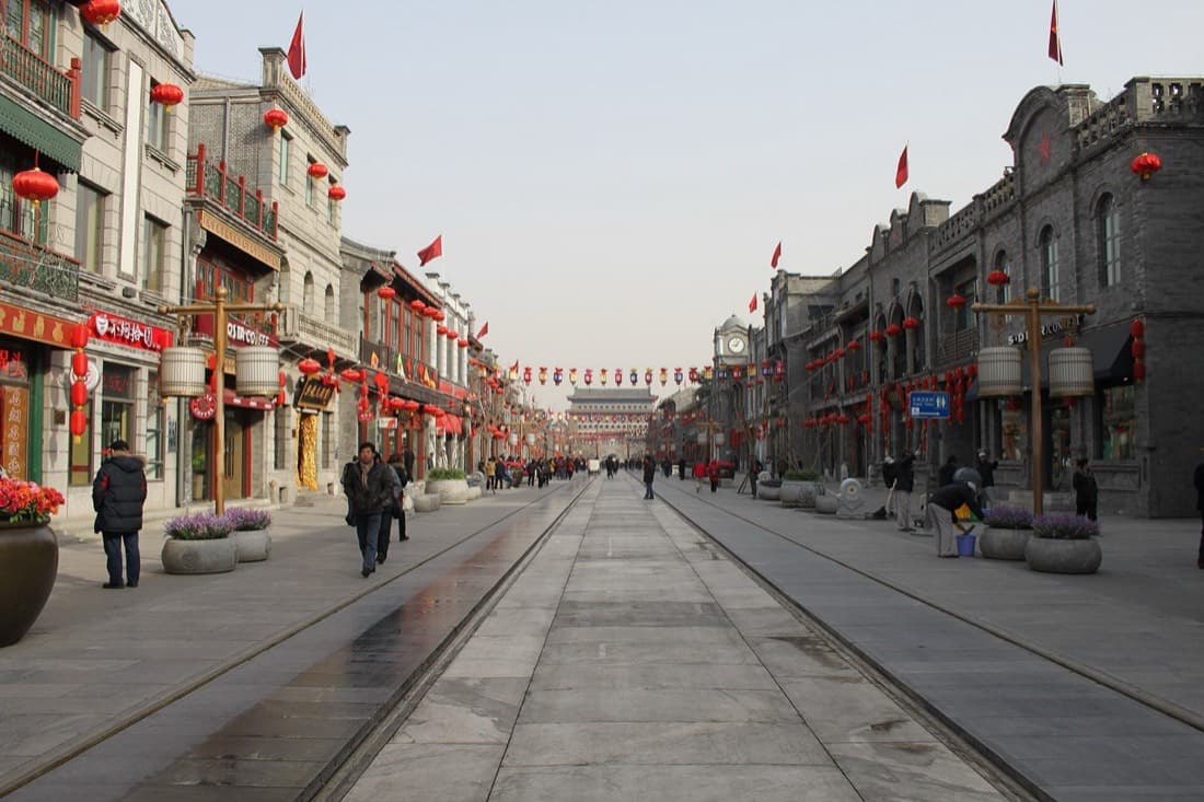 What to Buy in Old Beijing: Roast Duck, Cloth Shoes, Herbal Shops and Scholar Gifts visual