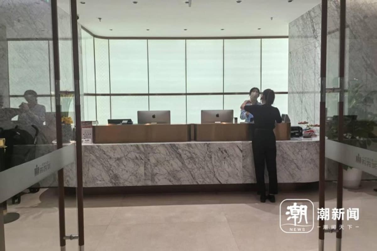 Hangzhou Tower's tax-refund center makes Wulin a practical stop for bigger purchases.