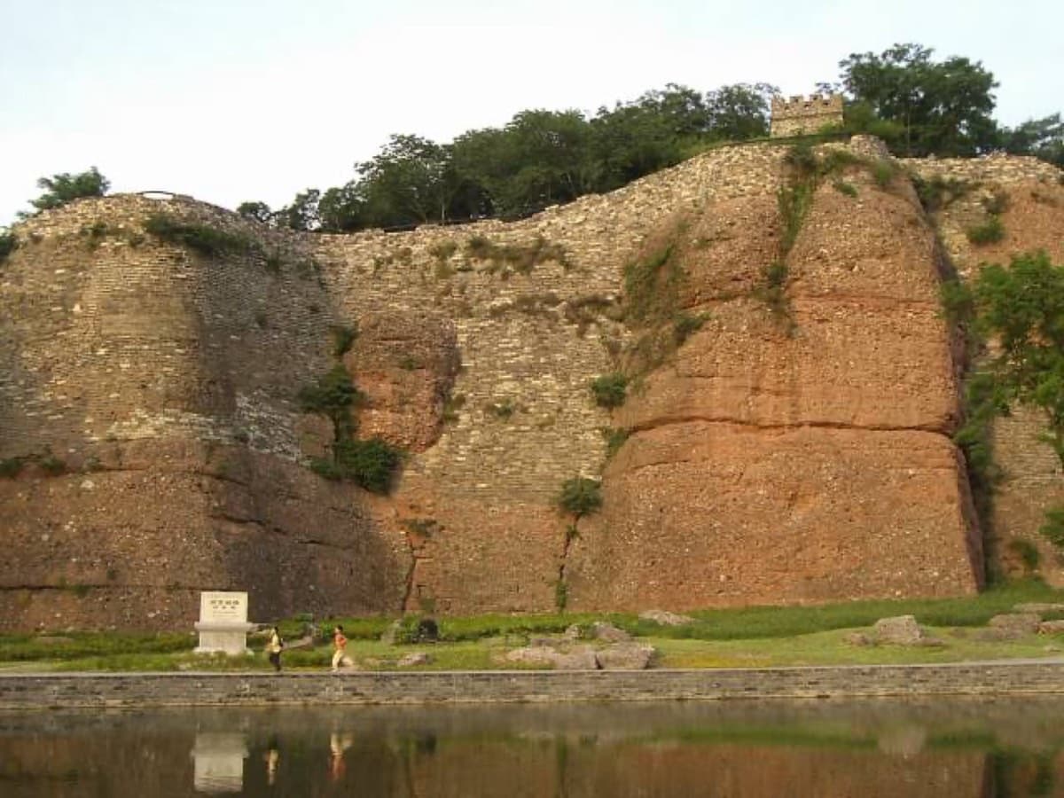 Stone City references Nanjing's older defensive geography, not just a romantic nickname.