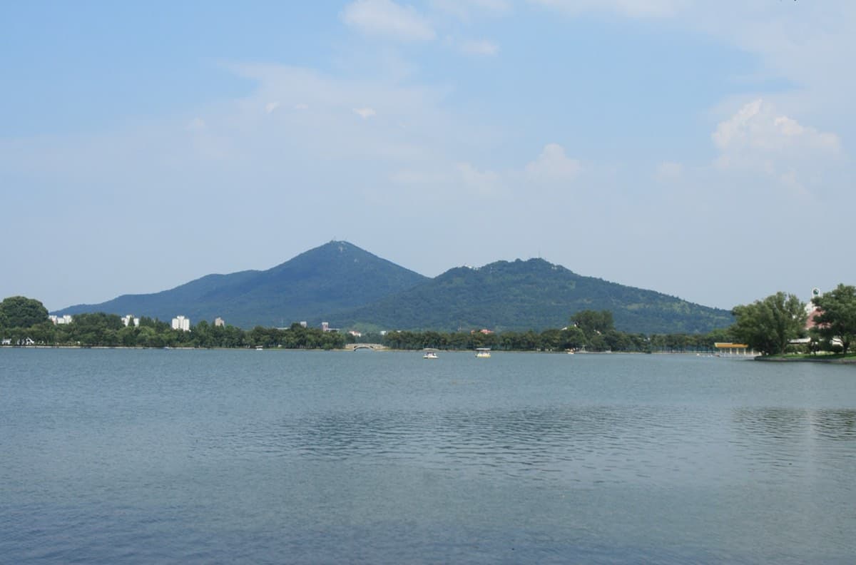 Around Xuanwu Lake and Purple Mountain, Nanjing feels more spacious and less frantic.