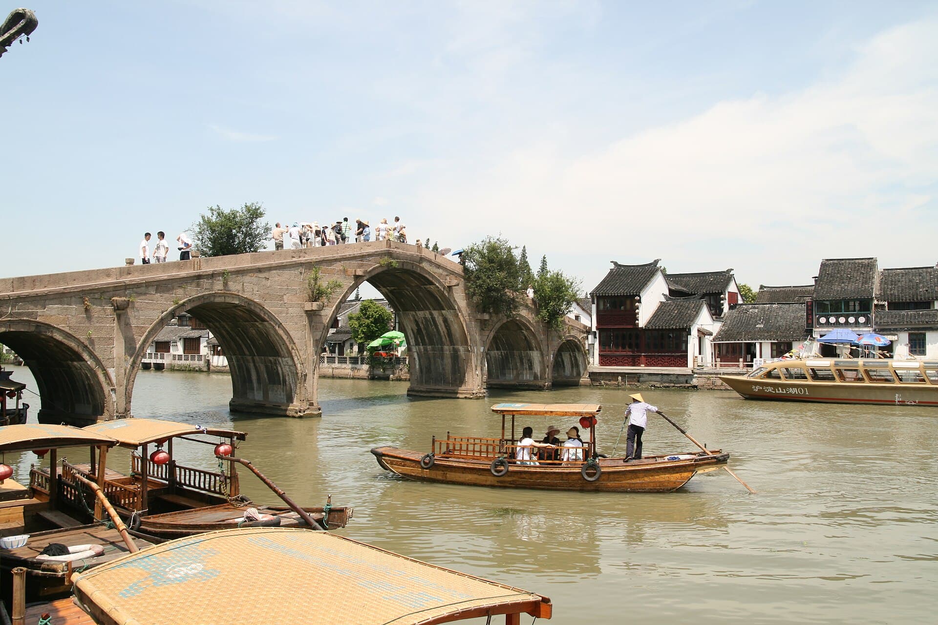 Shanghai Water Towns Guide: Zhujiajiao, Qibao and Nanxiang visual