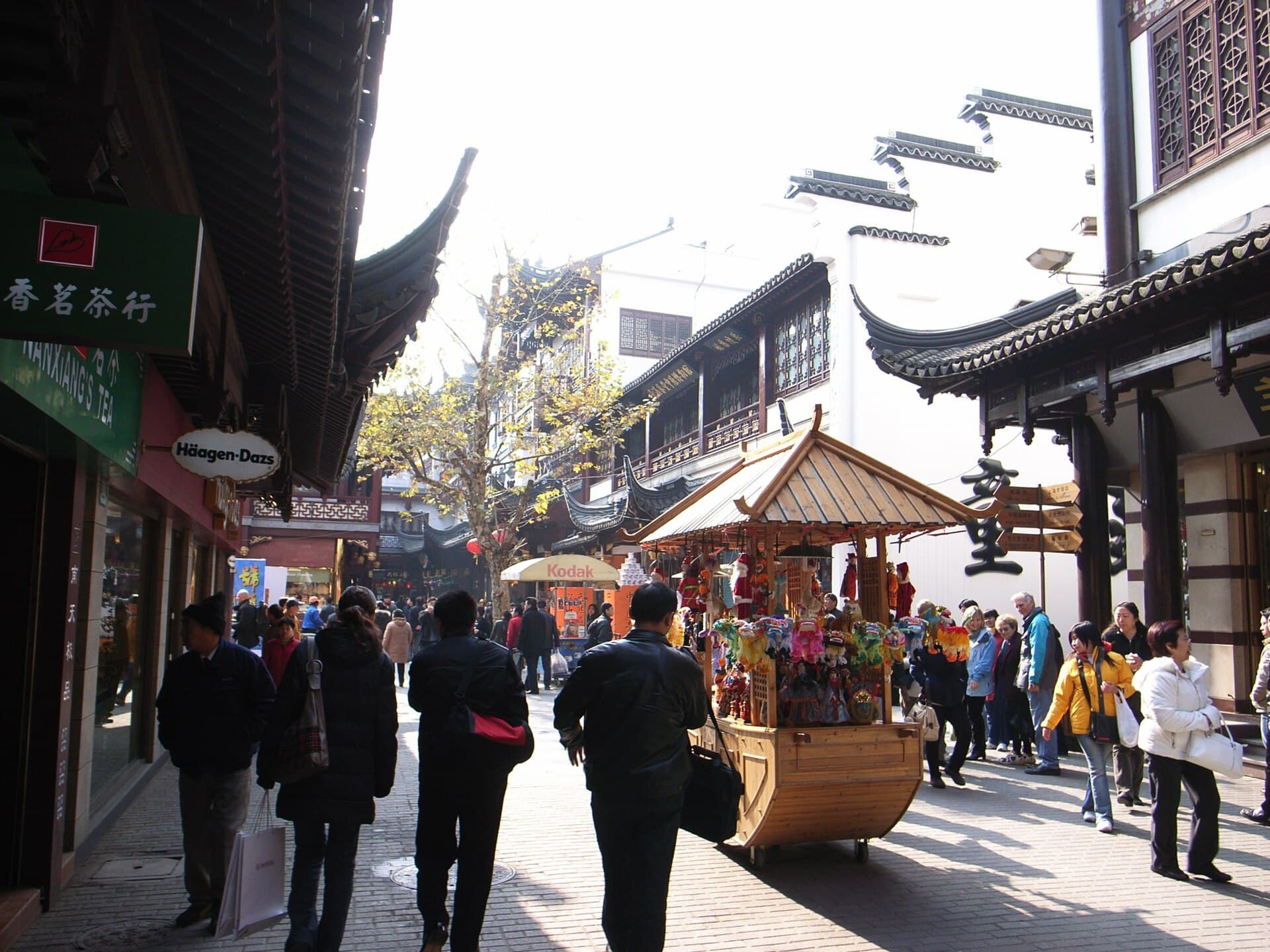 The City God Temple area is lively, commercial, and often crowded; plan for energy, not silence.