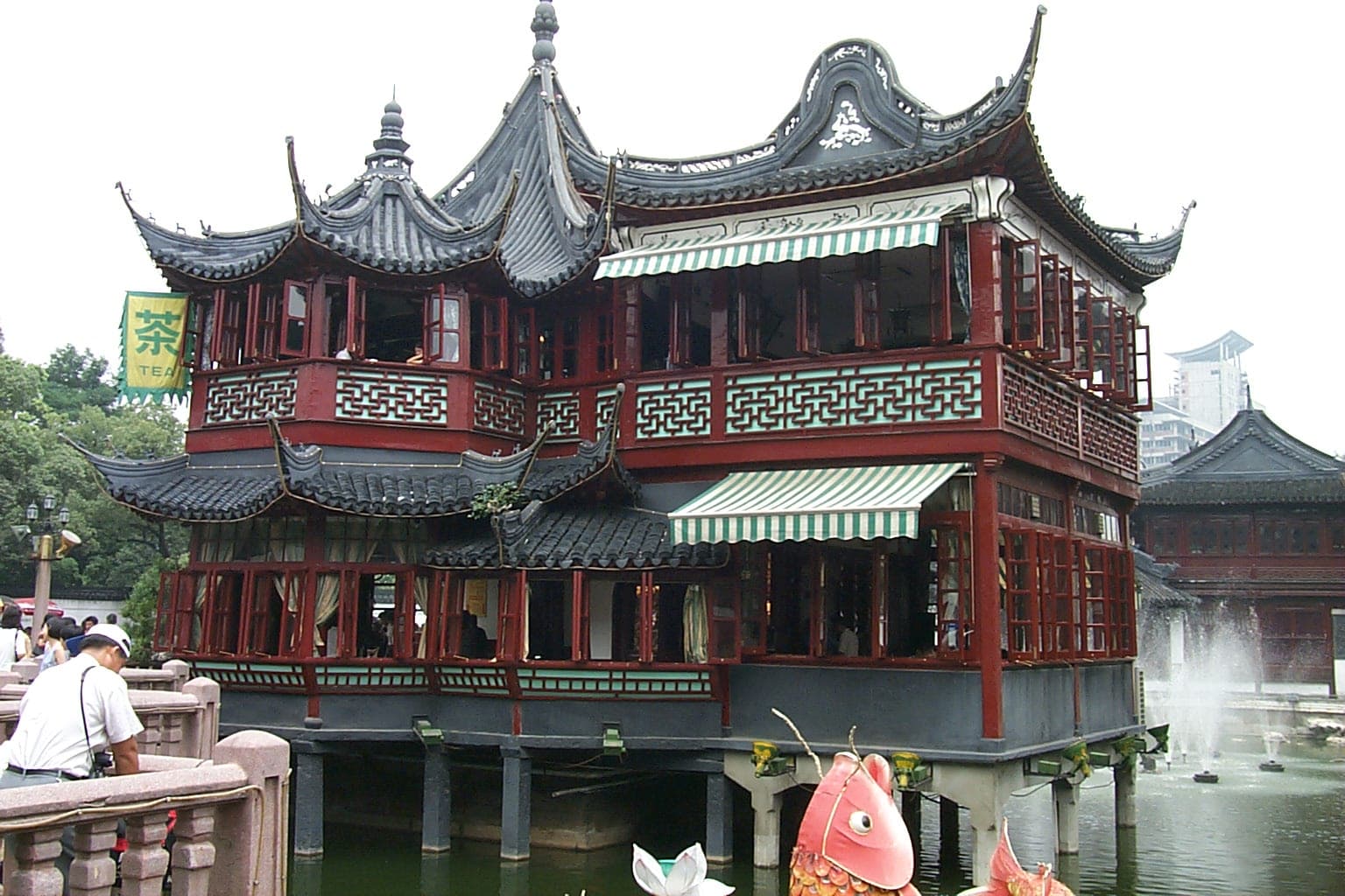 Yuyuan Garden and City God Temple Guide: Old Shanghai, Snacks and Night Lights visual