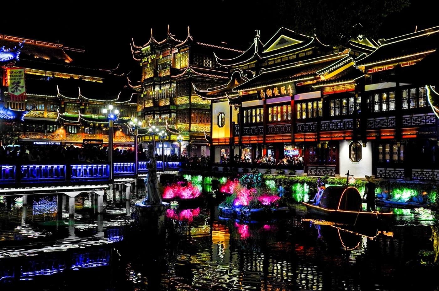 The Bund, Nanjing Road, Yuyuan, and Lujiazui can work as a simple first-time Shanghai cluster.