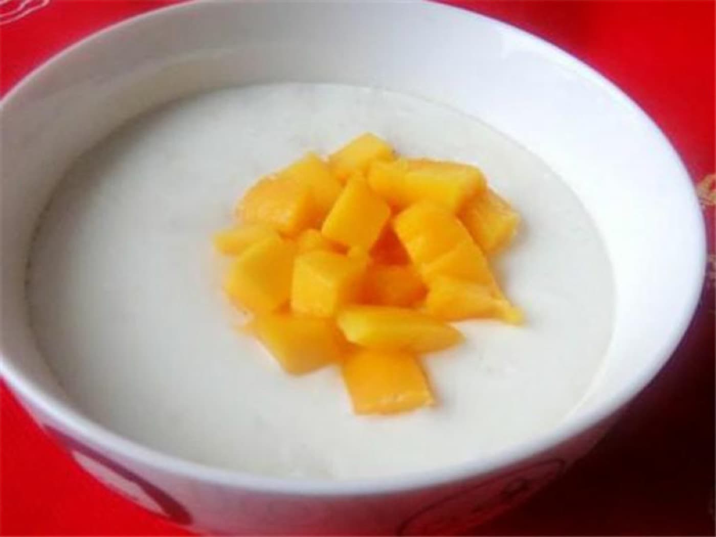 Double-skin milk is one of the easiest Cantonese desserts for first-time visitors.