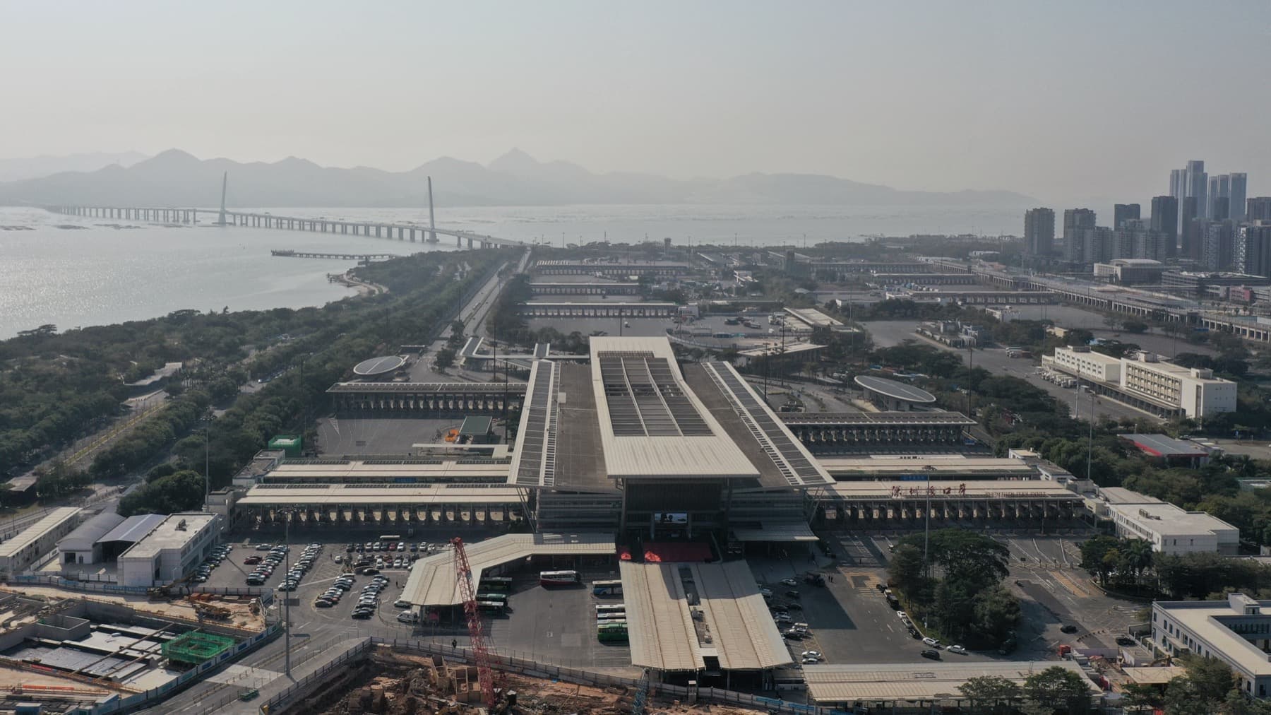 The bay also sits inside Shenzhen's wider cross-border travel geography.