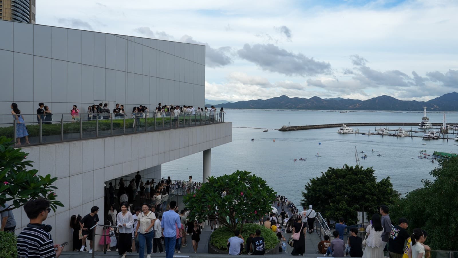 The Culture and Arts Center side adds sea views and contemporary design to the Sea World evening.