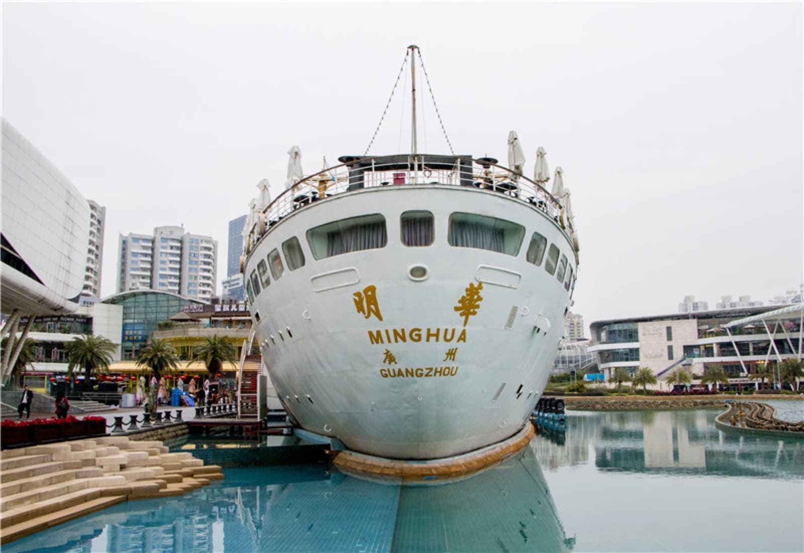 The Minghua ship is the image most visitors remember from Sea World.