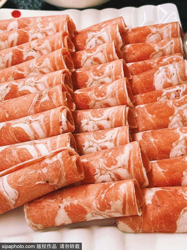Thin lamb slices and sesame sauce are the simple combination behind the whole meal.
