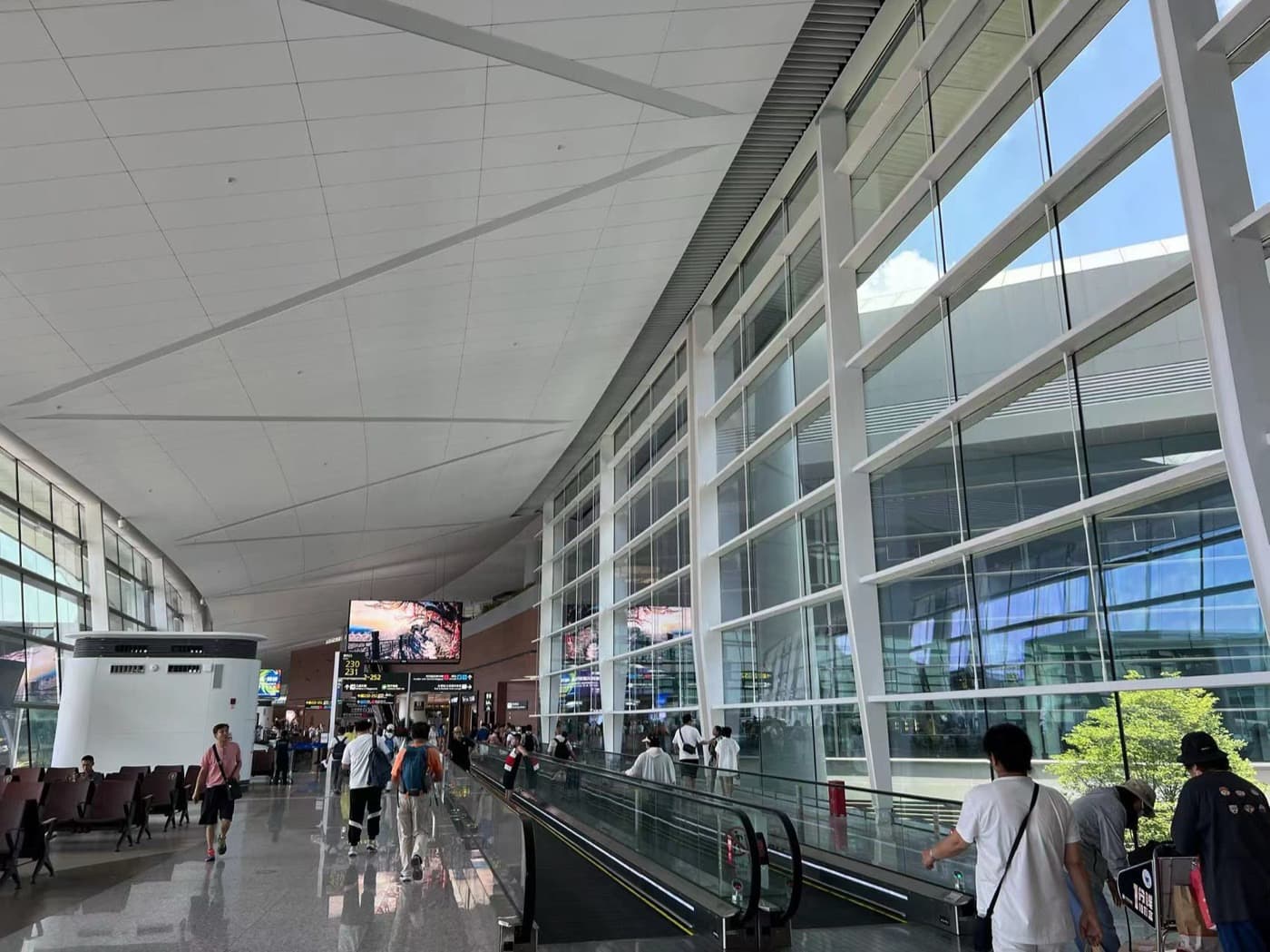 Chengdu Has Two Airports: The Traveler's Guide to TFU, CTU, Metro Lines and Taxi Choices visual