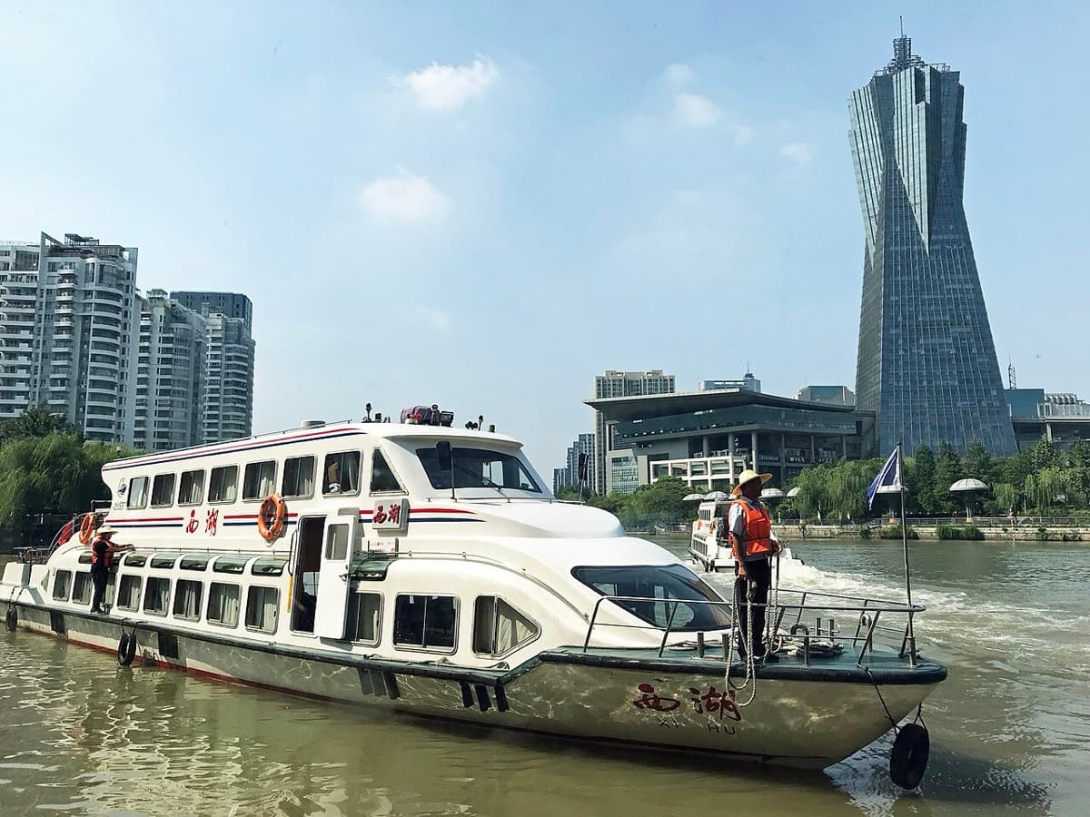 The water bus is best when you treat it as part of the outing, not just a time-saving shortcut.