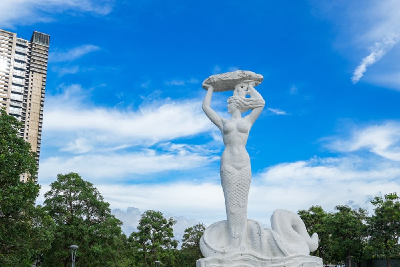 The Sea World plaza gives international dining a recognizable Shenzhen setting.