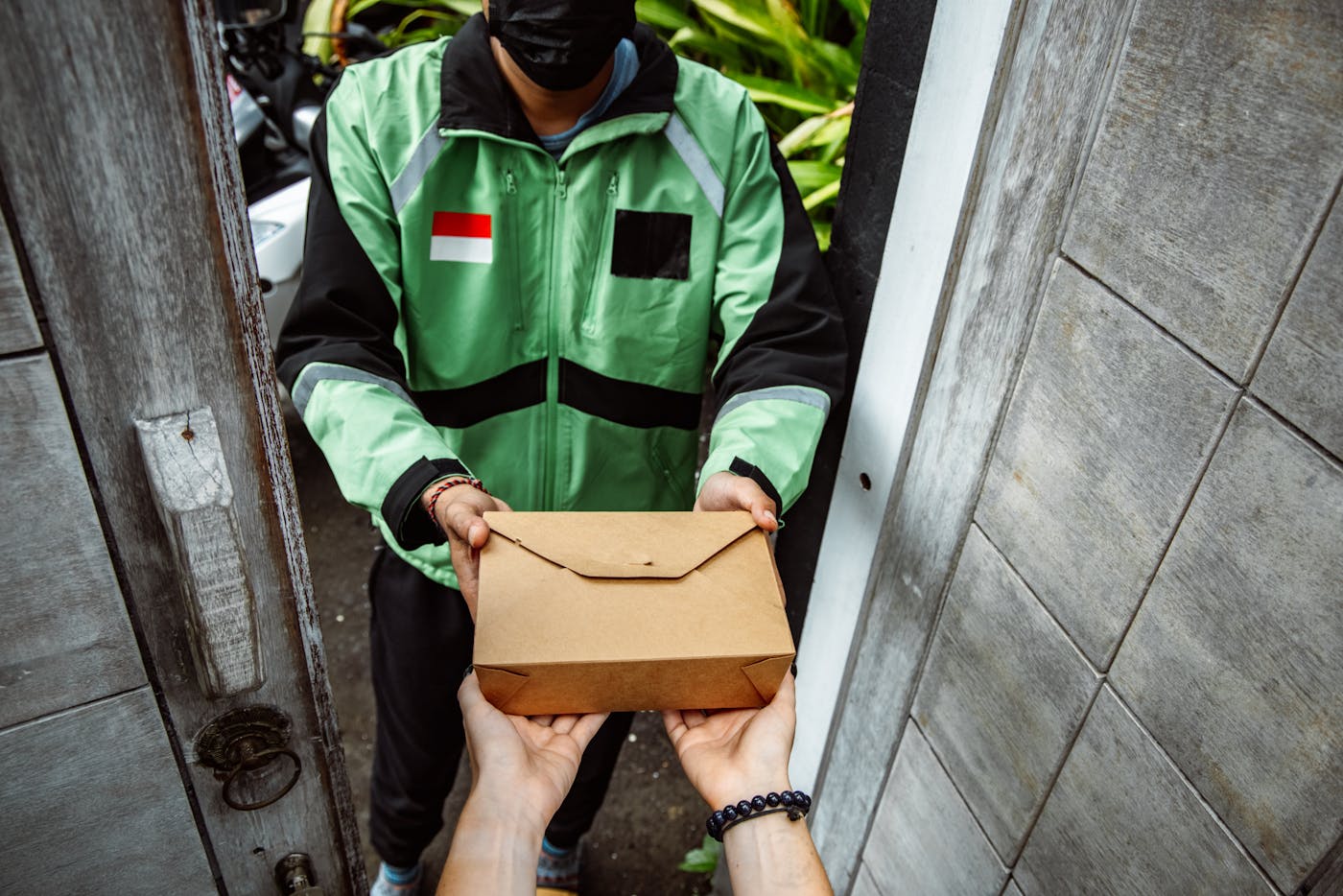 How to Receive Parcels and Deliveries in China